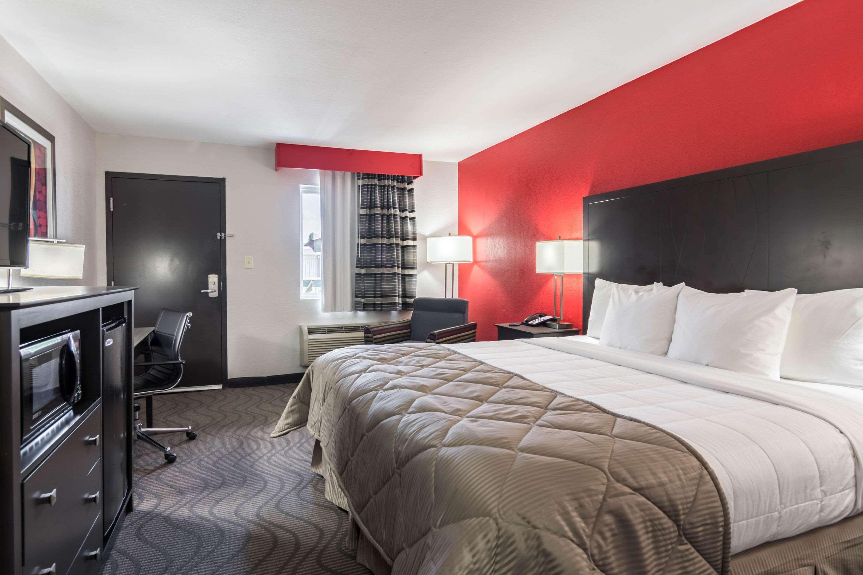 Clarion Inn&Suites Russellville I-40 Esterno foto