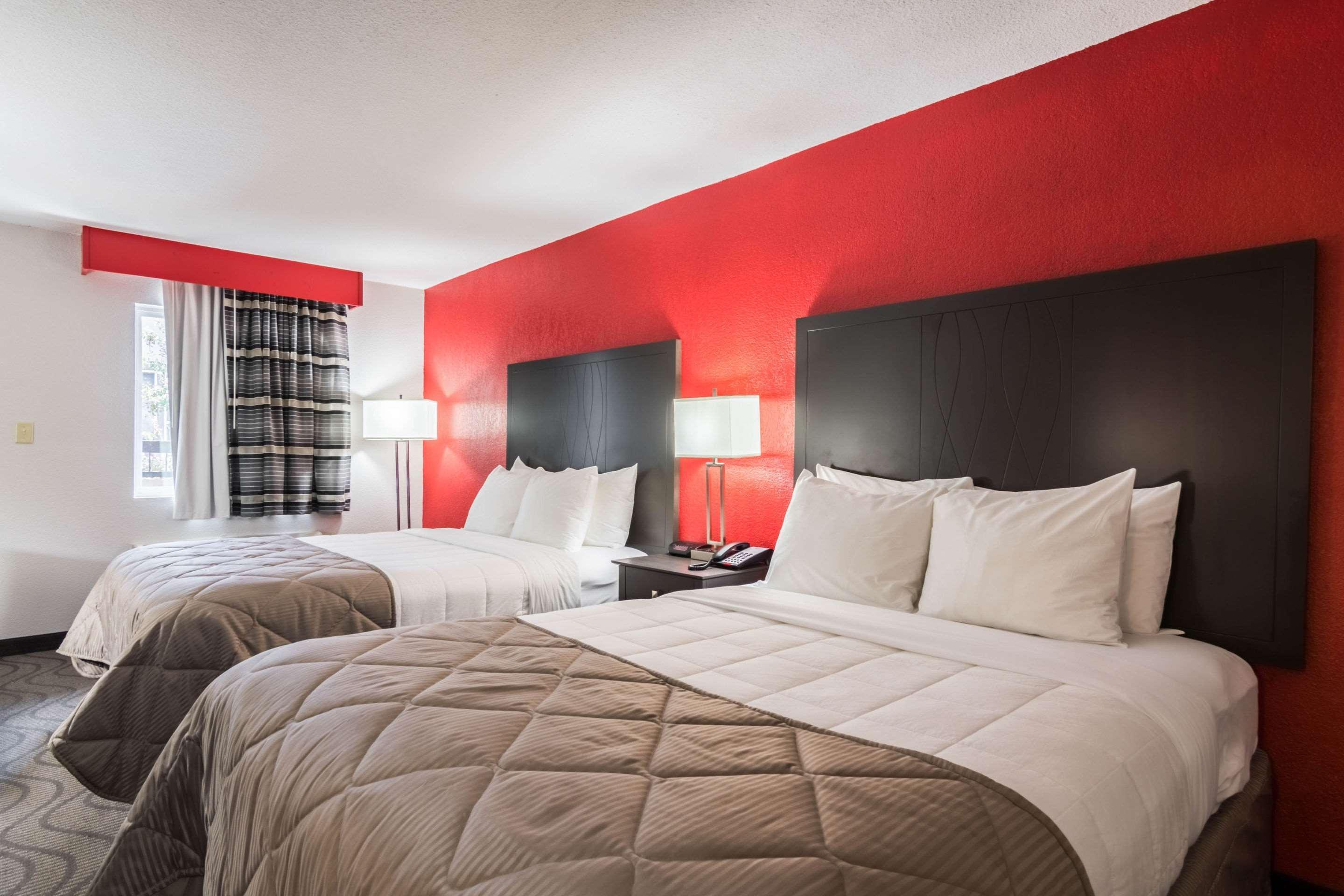 Clarion Inn&Suites Russellville I-40 Esterno foto
