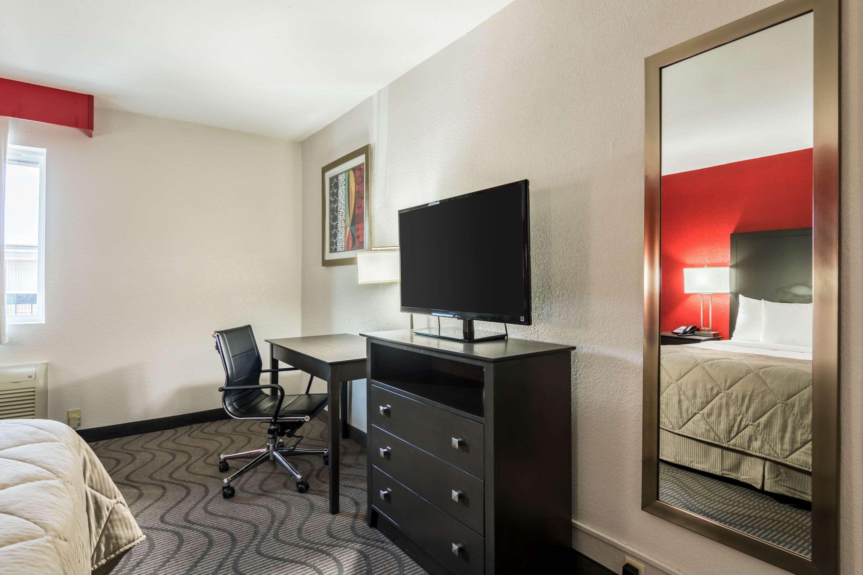 Clarion Inn&Suites Russellville I-40 Esterno foto