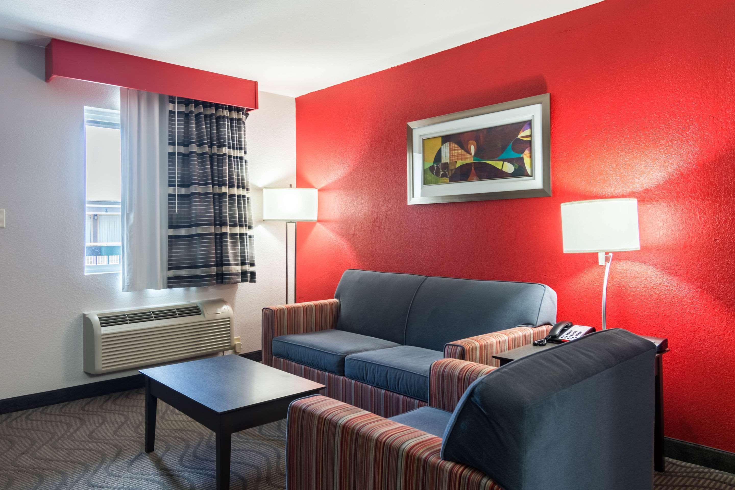 Clarion Inn&Suites Russellville I-40 Esterno foto