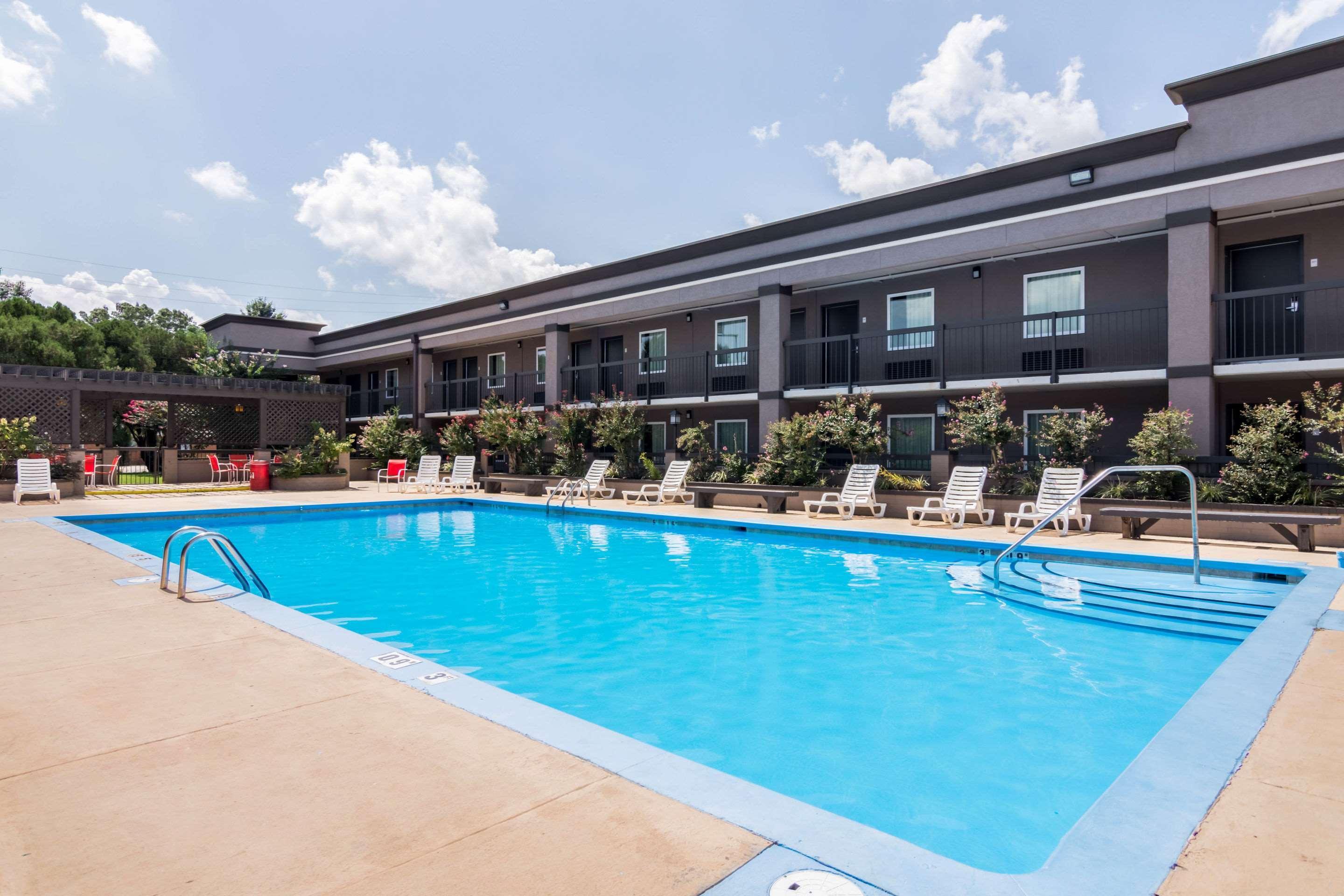 Clarion Inn&Suites Russellville I-40 Esterno foto