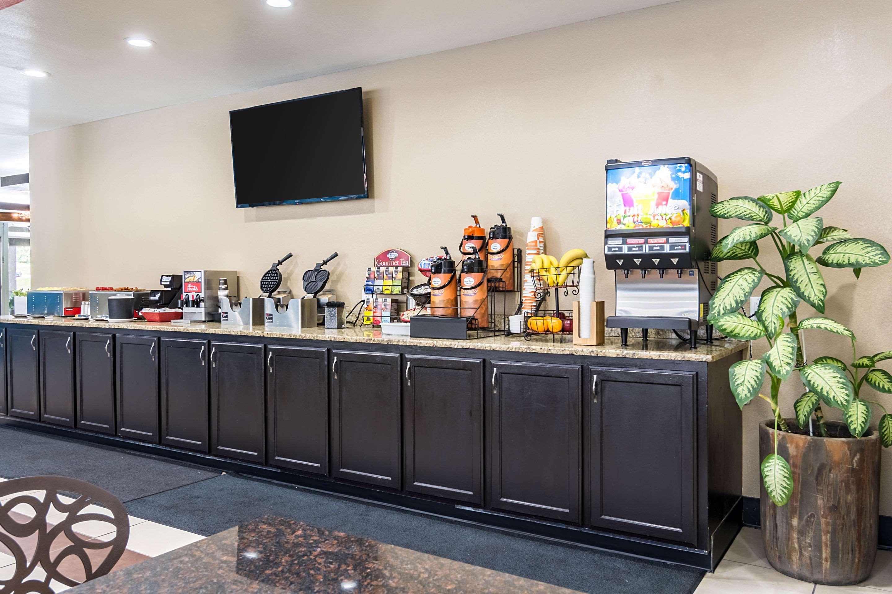 Clarion Inn&Suites Russellville I-40 Esterno foto