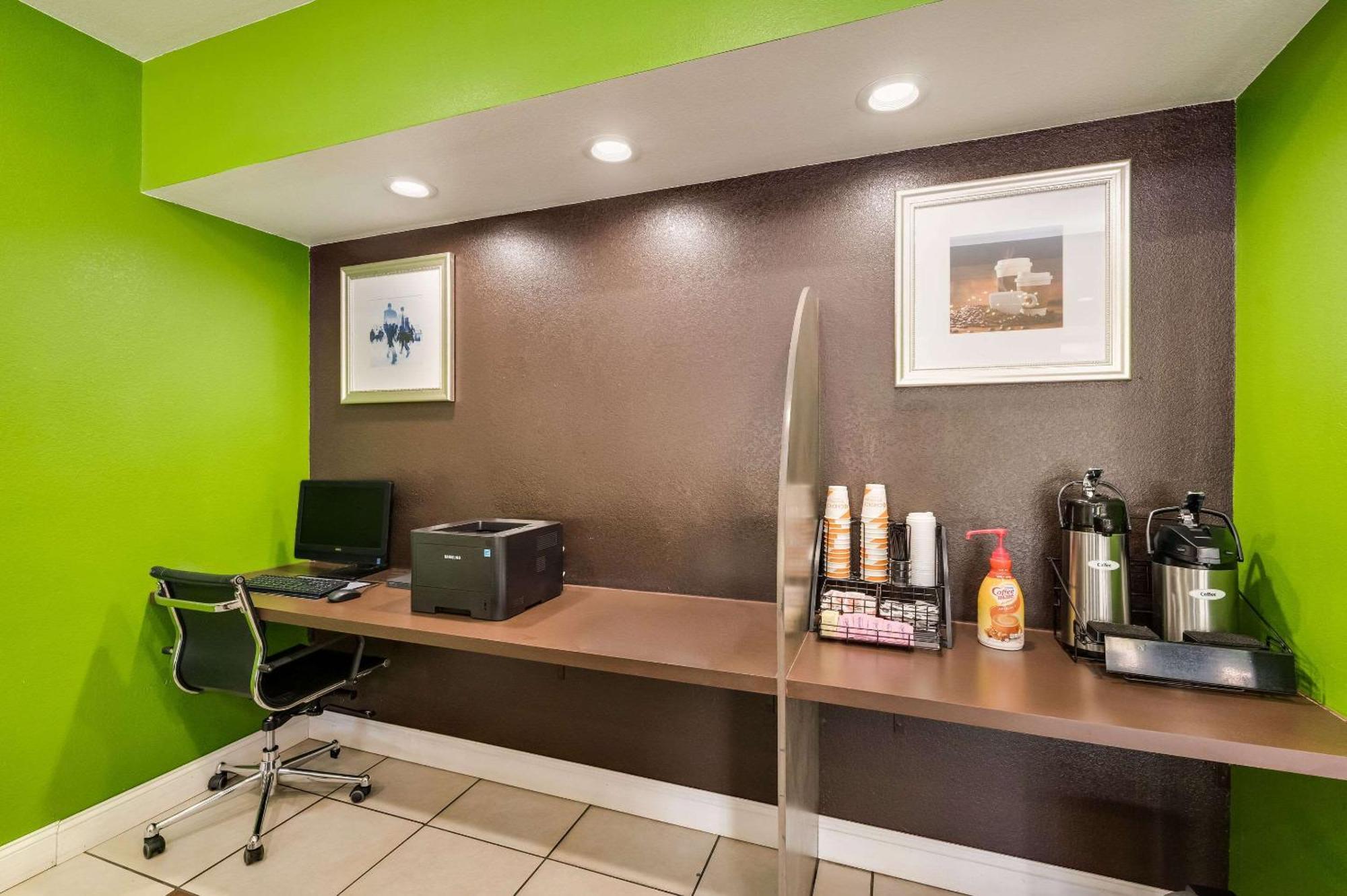 Clarion Inn&Suites Russellville I-40 Esterno foto