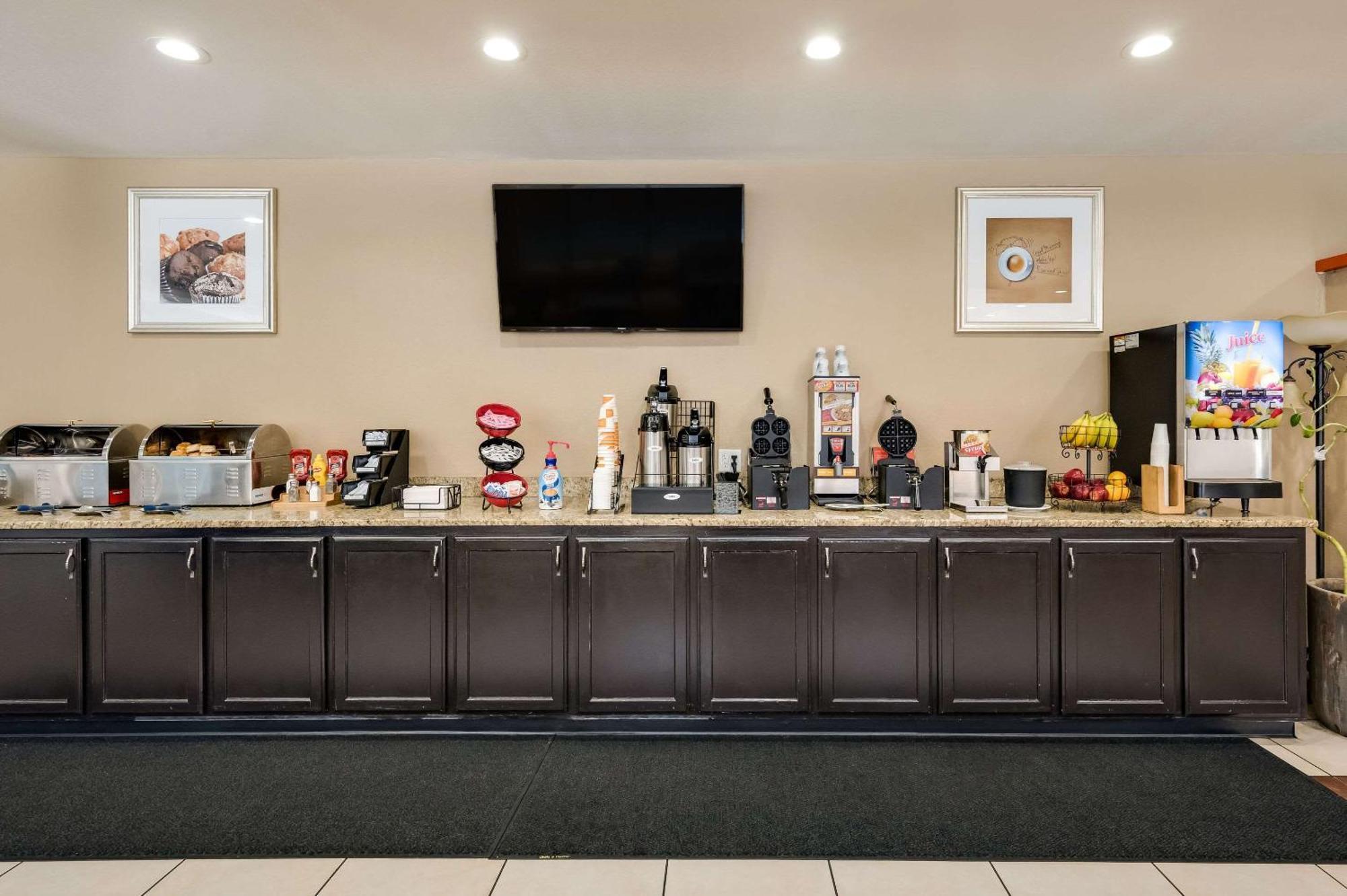 Clarion Inn&Suites Russellville I-40 Esterno foto