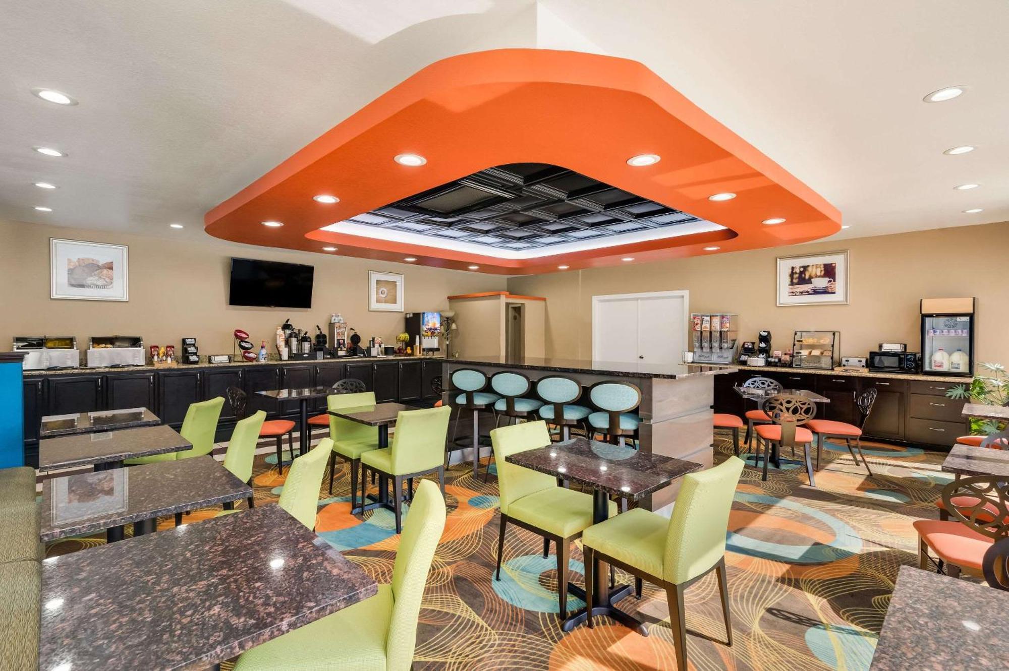 Clarion Inn&Suites Russellville I-40 Esterno foto