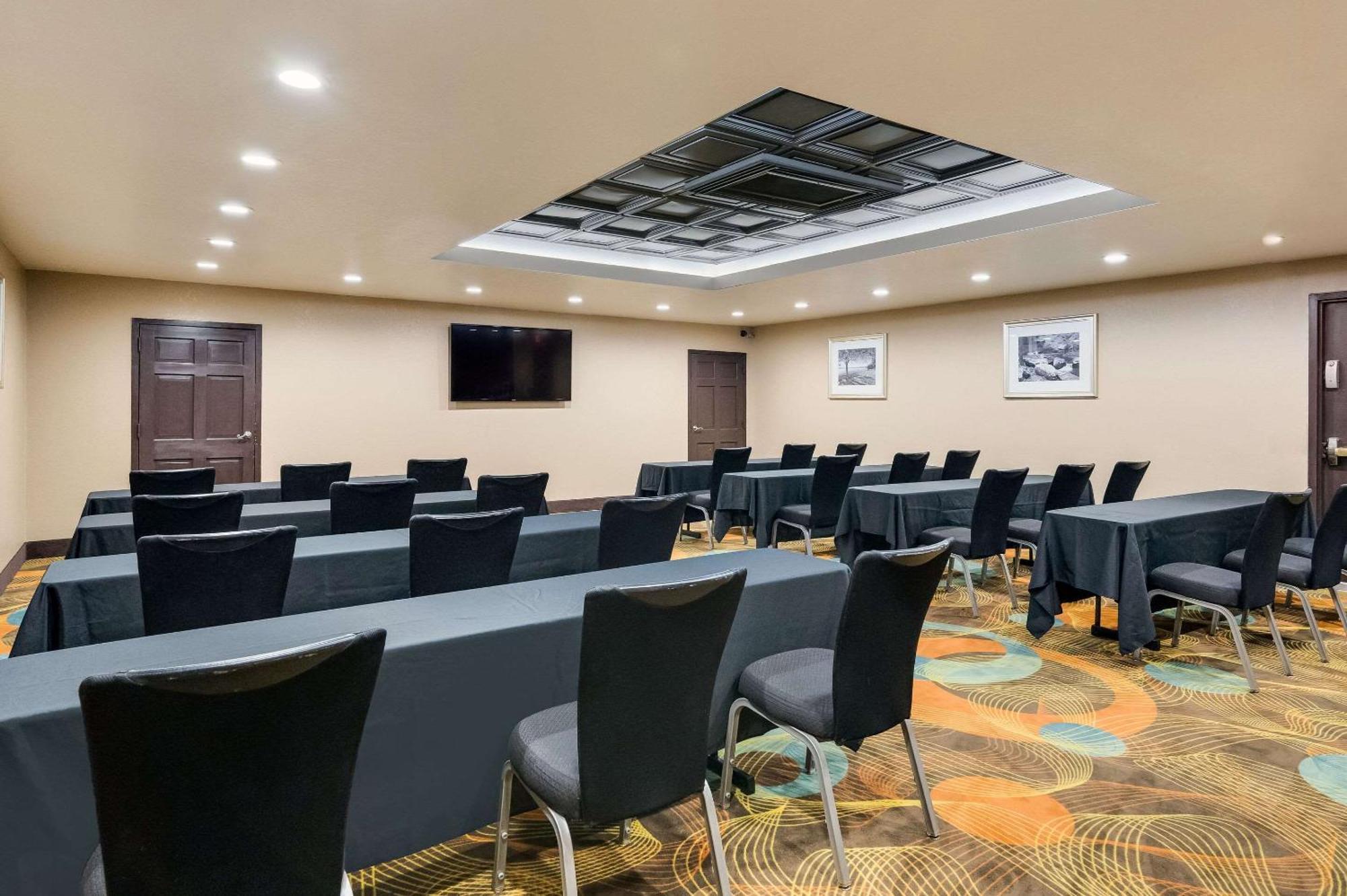 Clarion Inn&Suites Russellville I-40 Esterno foto