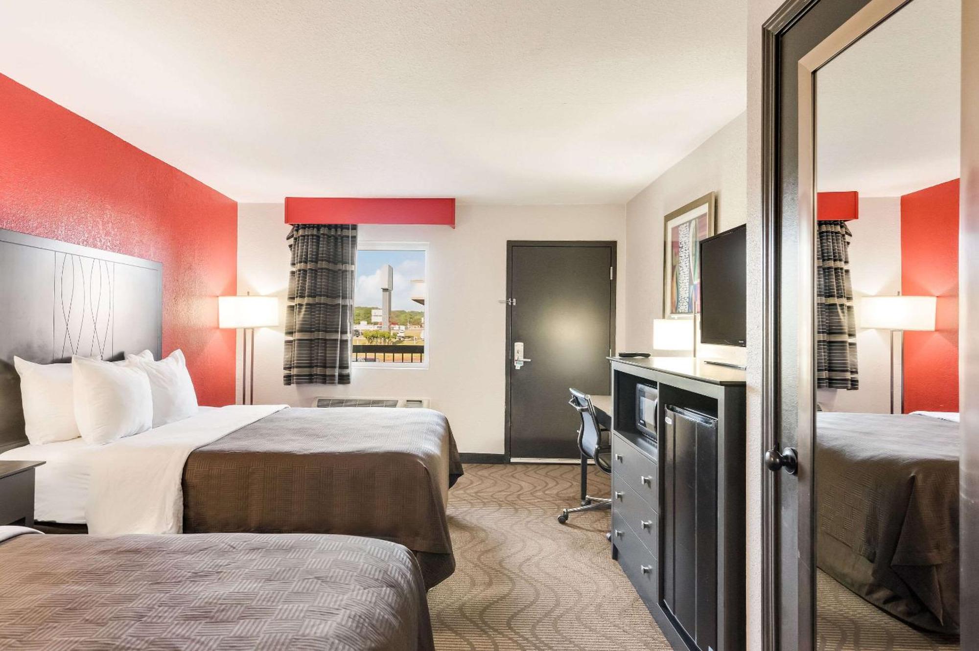 Clarion Inn&Suites Russellville I-40 Esterno foto