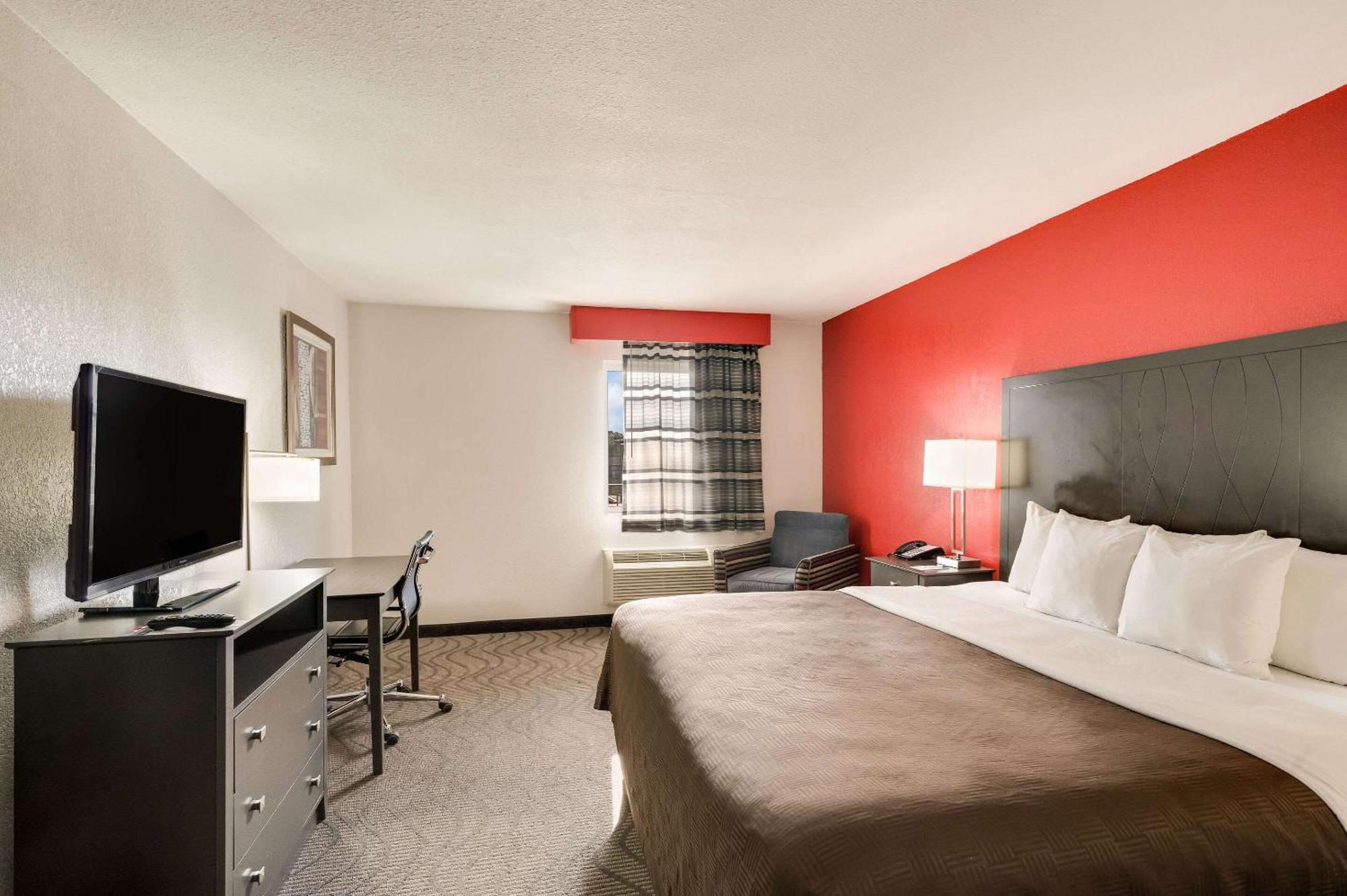 Clarion Inn&Suites Russellville I-40 Esterno foto