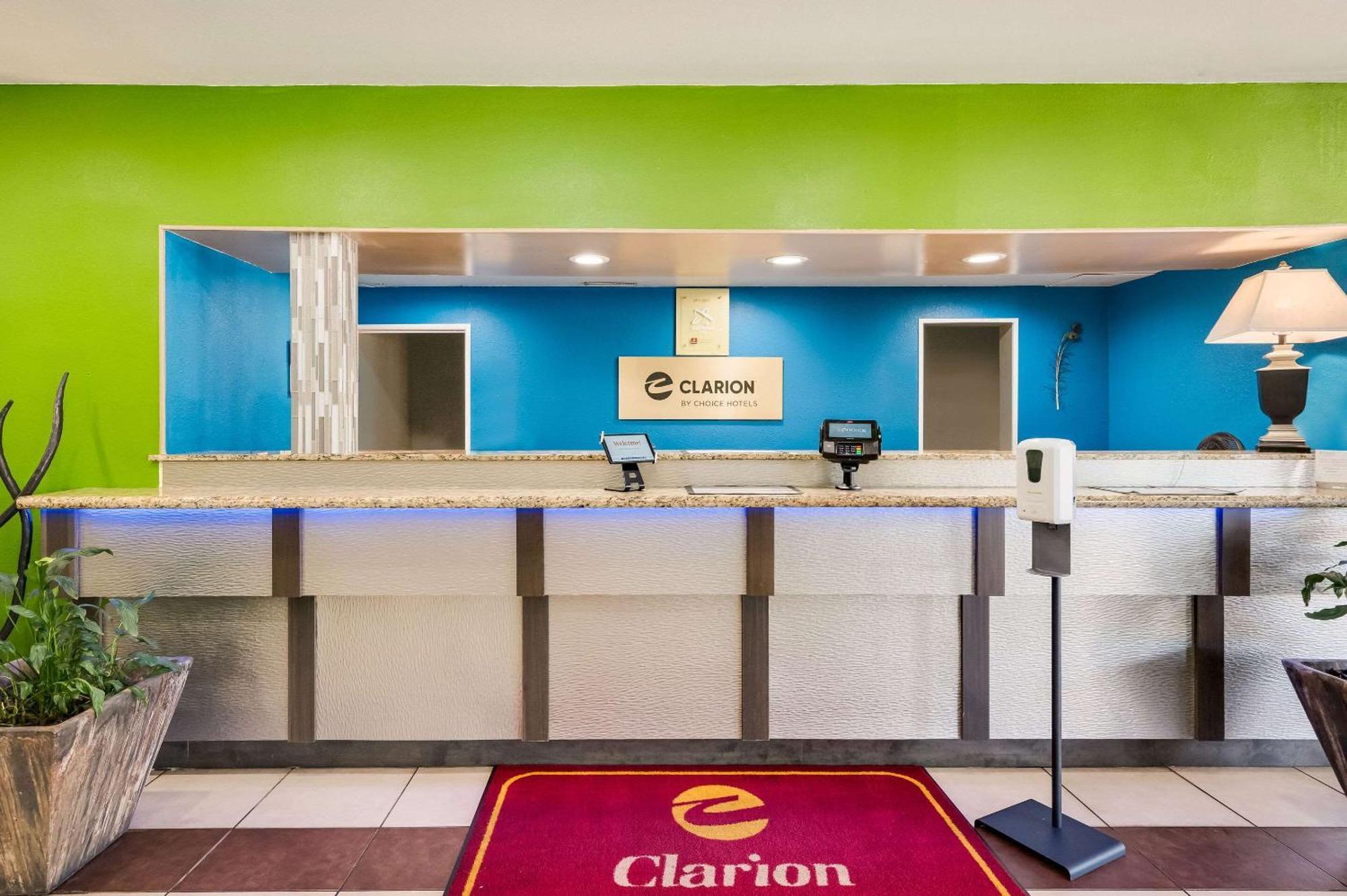 Clarion Inn&Suites Russellville I-40 Esterno foto