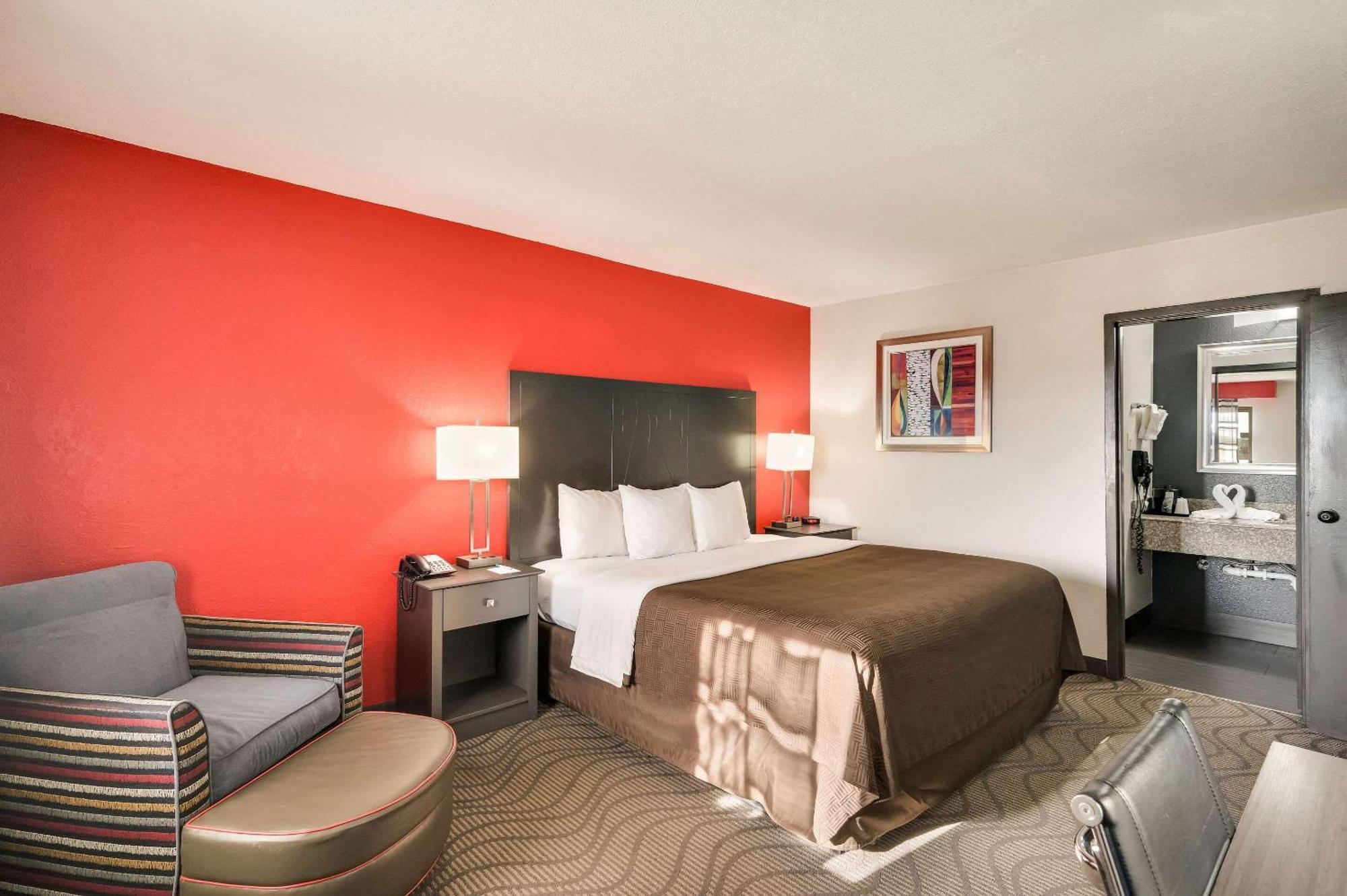 Clarion Inn&Suites Russellville I-40 Esterno foto