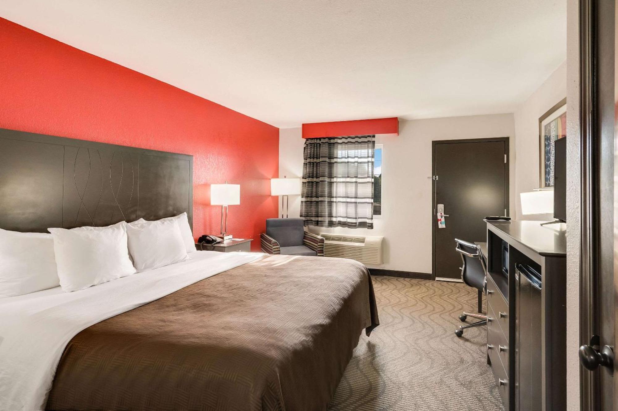 Clarion Inn&Suites Russellville I-40 Esterno foto