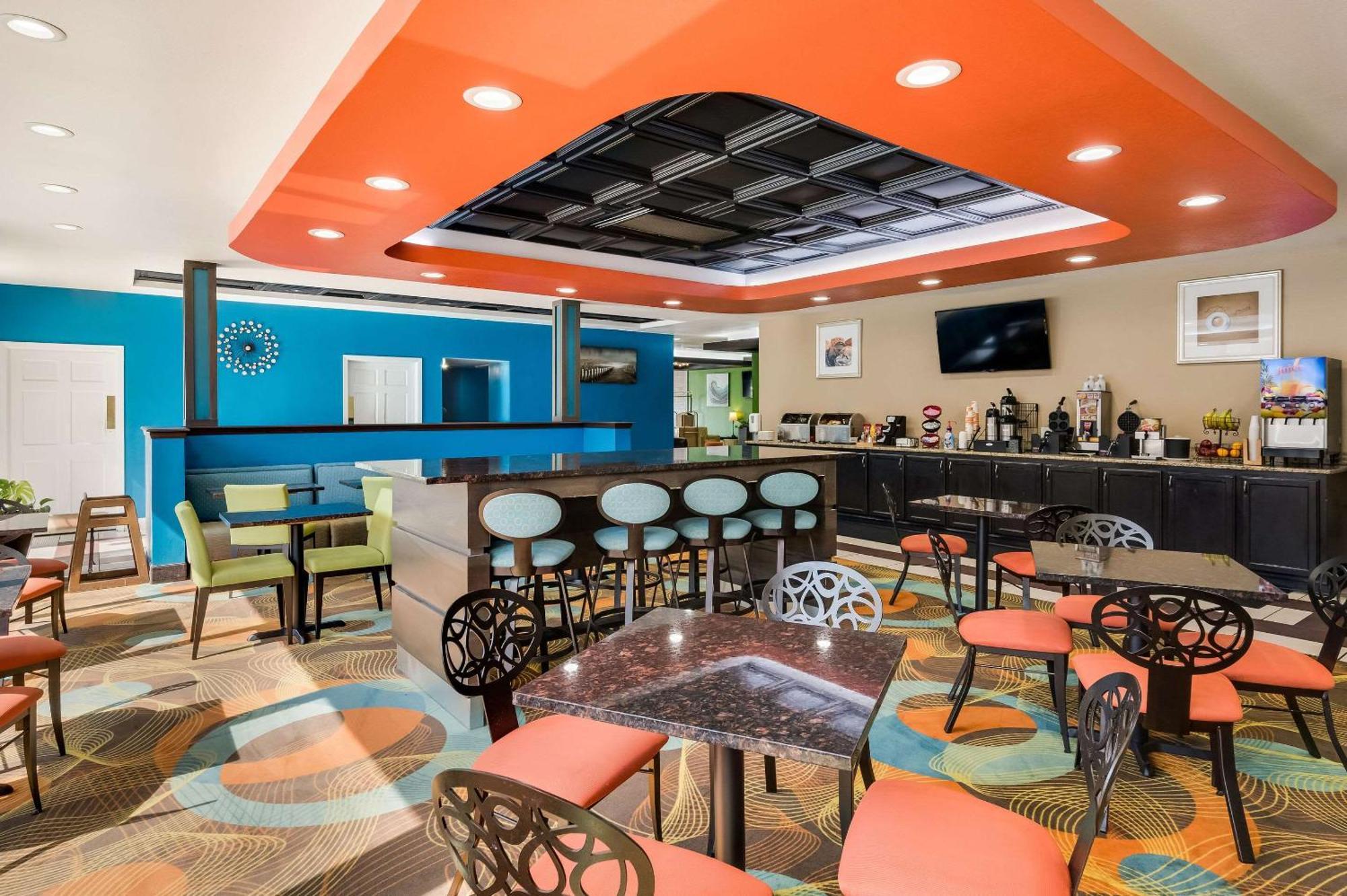 Clarion Inn&Suites Russellville I-40 Esterno foto