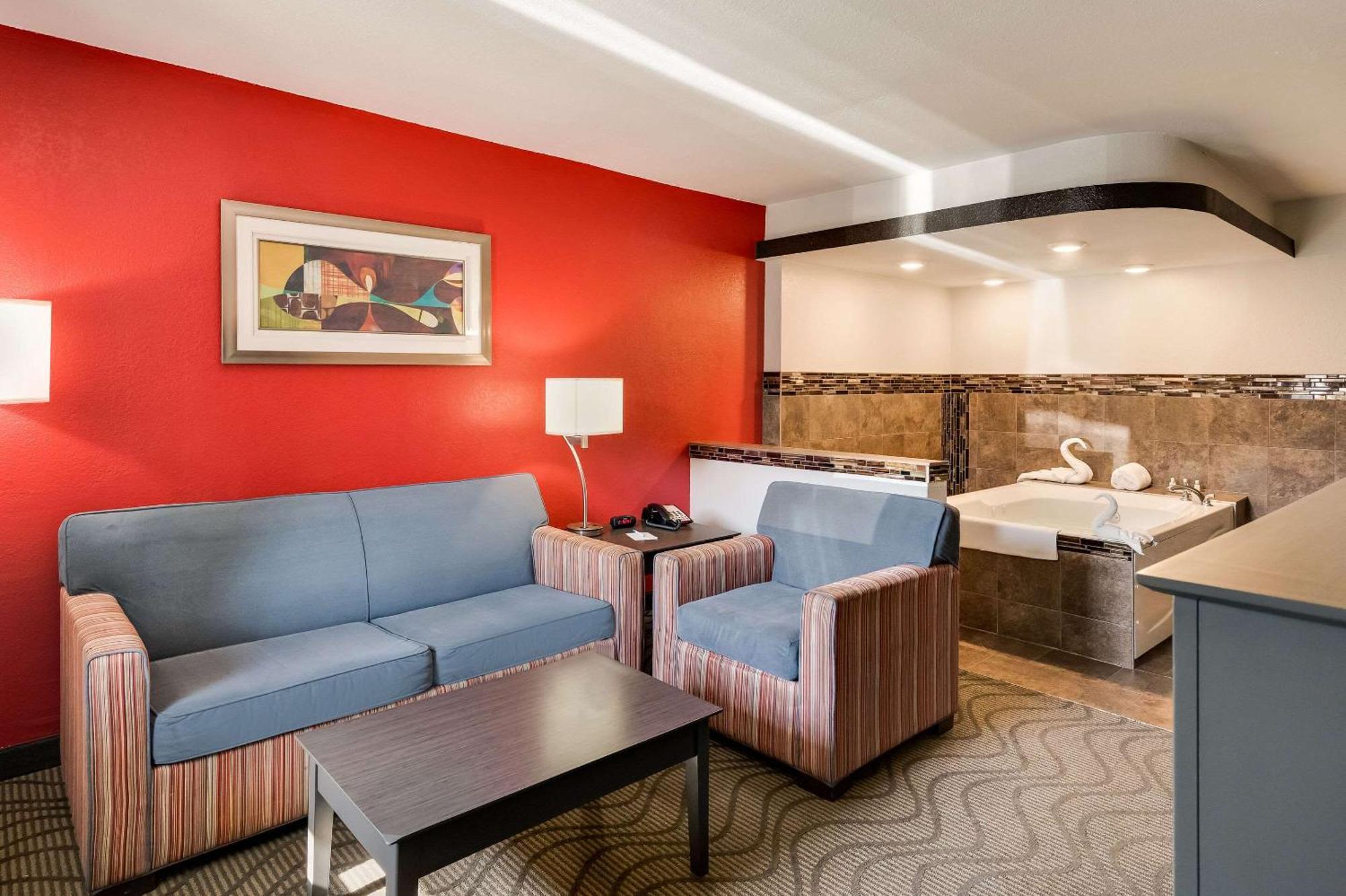 Clarion Inn&Suites Russellville I-40 Esterno foto