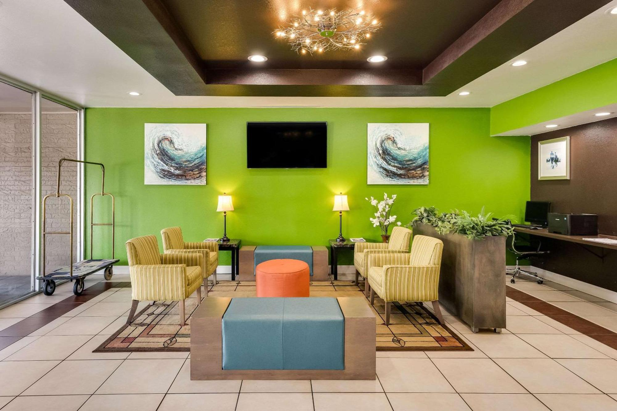 Clarion Inn&Suites Russellville I-40 Esterno foto