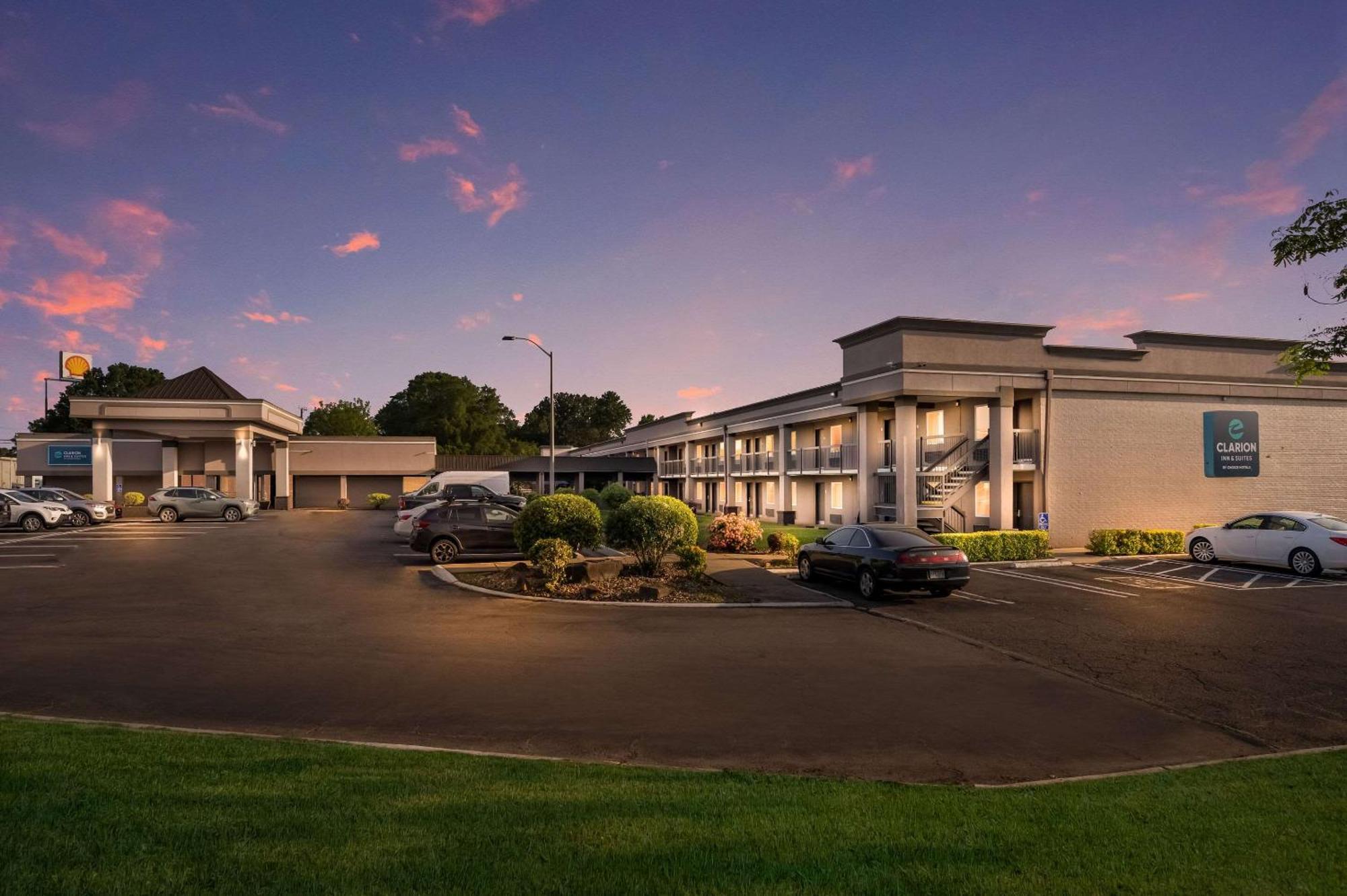 Clarion Inn&Suites Russellville I-40 Esterno foto