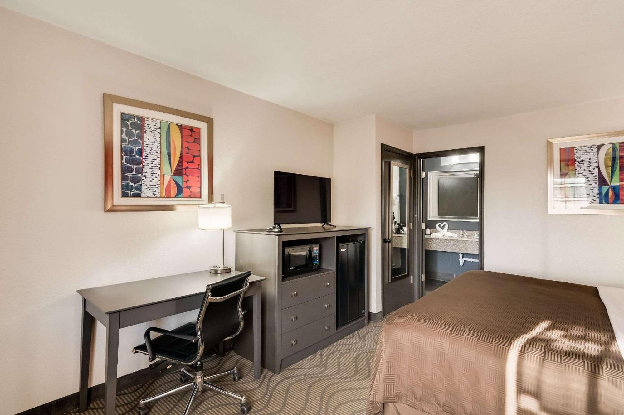 Clarion Inn&Suites Russellville I-40 Esterno foto