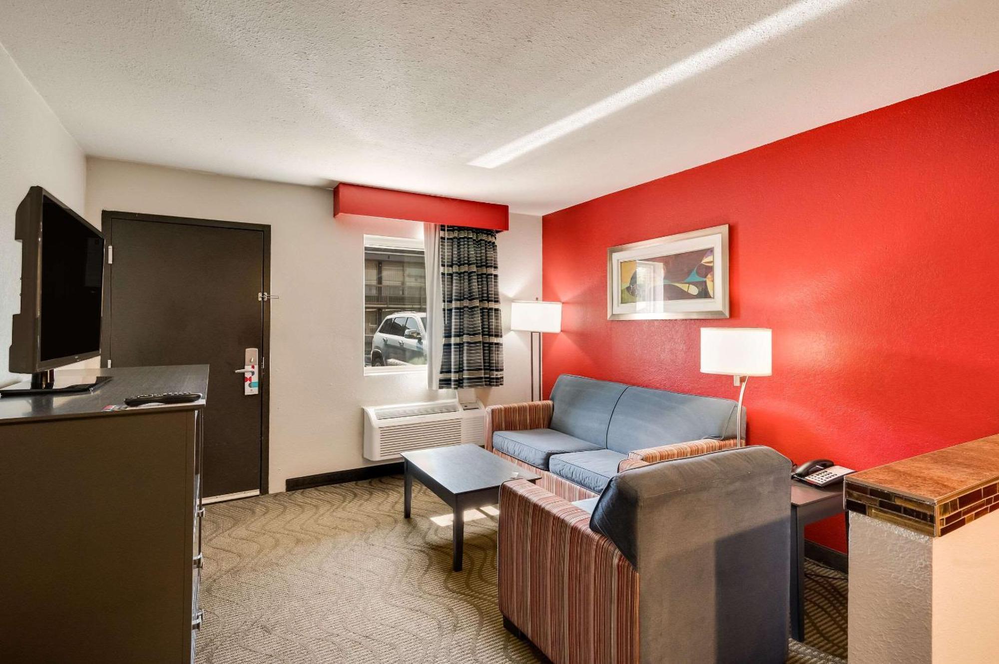 Clarion Inn&Suites Russellville I-40 Esterno foto